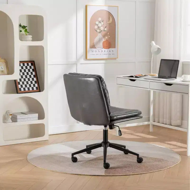 Chaise de bureau pivotante sans accoudoirs en similicuir et cadre en métal avec hauteur réglable