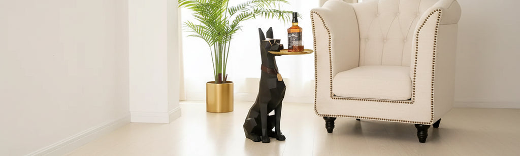 Table d'appoint sculpturale en résine, motif chien, 33 cm L x 25 cm l x 74 cm H